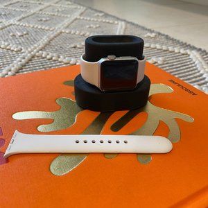 White apple watch series 3